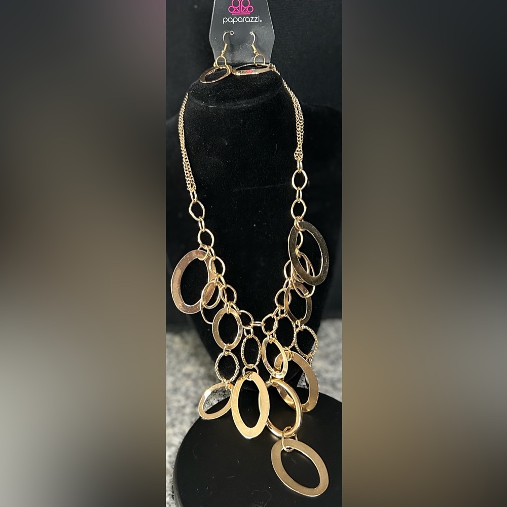 Paparazzi Gold Oval Link Necklace Set